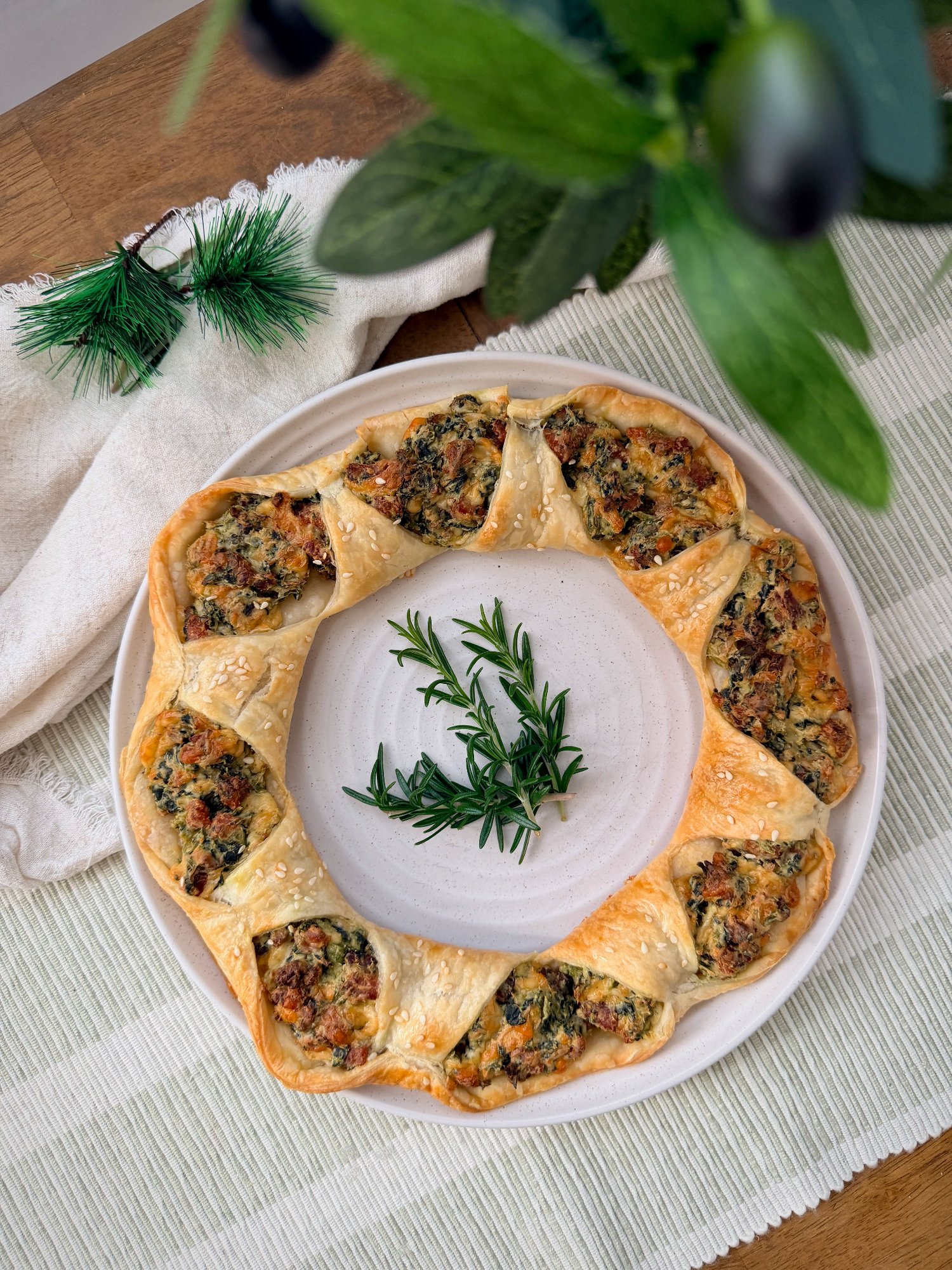 Cheesy Bacon & Spinach Christmas Wreath